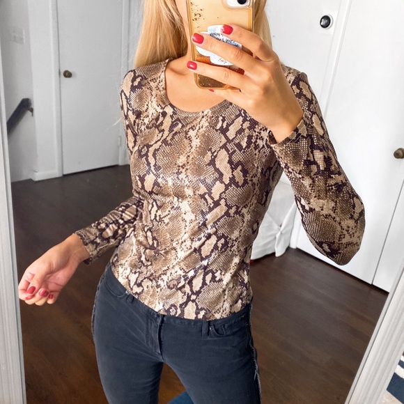 🌿 NA CROCODILE PRINT OLIVE GREEN TAN COTTON LONG SLEEVE TOP! - Picture 2 of 6